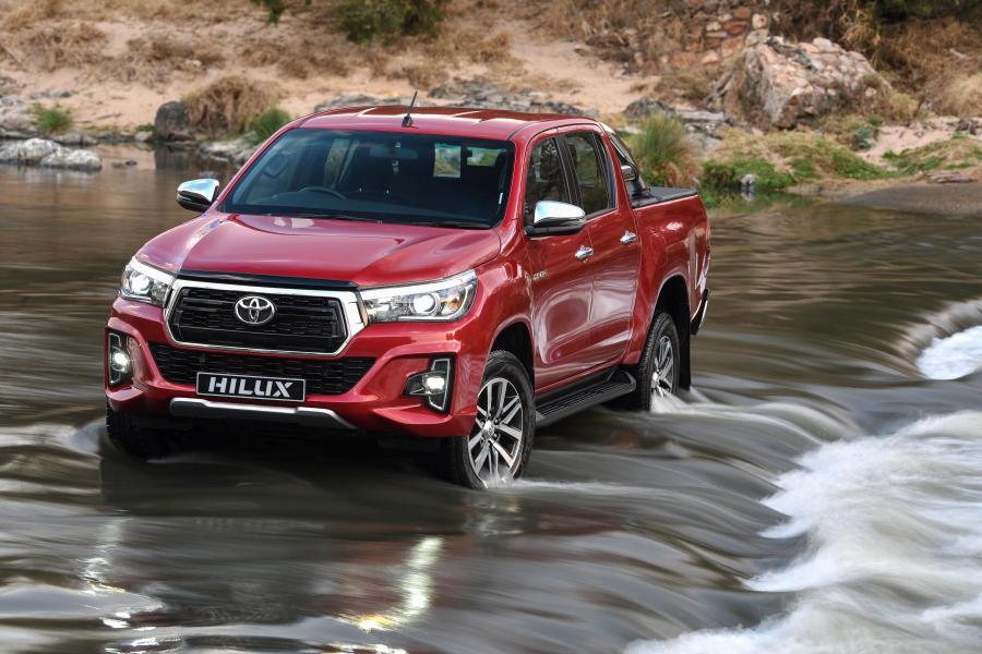 Toyota Hilux 4x4 Raider Double Cab 2018 года  (ZA) (фото 11 из 40)